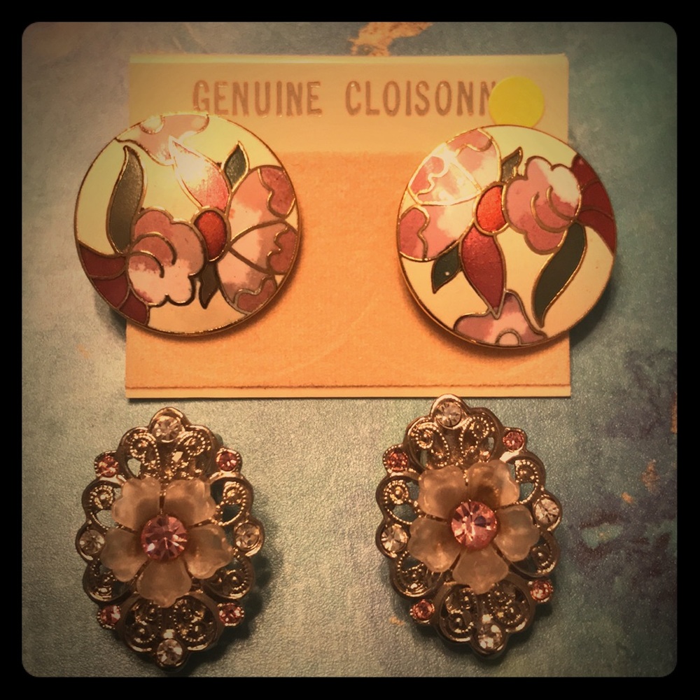 Beautiful soft pink earrings 🌸💕🌺